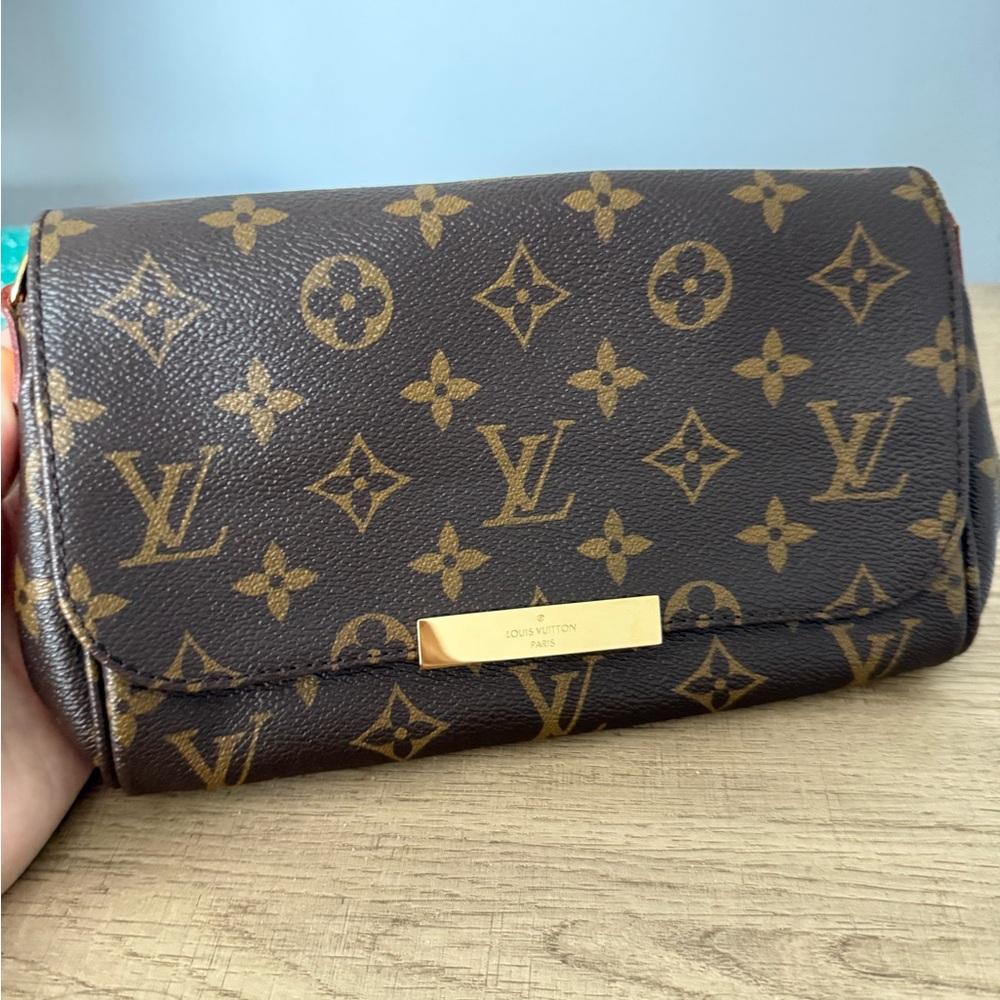 Louis Vuitton Favorite PM Crossbody